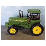 JOHN DEERE METAL TRACTOR