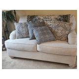 2 CUSHION SOFA W/PILLOWS & THROW