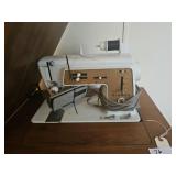 SINGER ELC. SEWING MACHINE W/CABINET & CHAIR