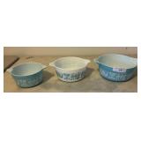 Nest of Pyrex 472 amish butter print