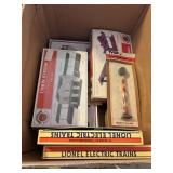 Lionel train tracks & accessories
