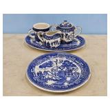 BLUE WILLOW PLATES & CREAMER DISHES