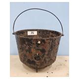 3 LEG PLANTER POT W/CRACK ON SIDE