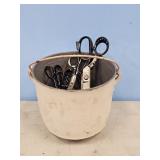 3 LEG POT WHITE BEAN POT & SEVERAL SCISSORS/SHEARS