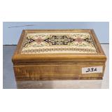 JEWERLY BOX WITH A FINE CHAIN NECKLACE, HANDMADE
