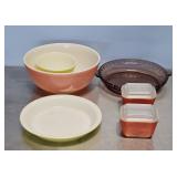 2 COVERED PYREX FRIDGE DISHES, 2 PYREX BOWLS