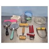 JUICER/PIZZA CUTTERS/& OTHER UTENSILS