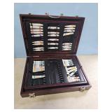 ARTIST PAINTS IN CASE