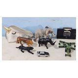 WOODEN ANIMAL, PLASTIC ANIMALS, GAME, JD TRACTOR