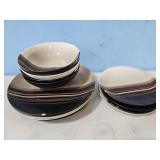 BETTERHOMES AND GARDENS STONEWARE PLATES/BOWLS