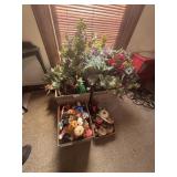 2 boxes of dried flowers & Christmas wreathes &