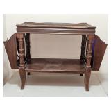 END TABLE WITH MAGAZINE HOLDERS ON BOTH ENDS
