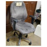 ROLL AROUND OFFICE CHAIR-CLEAN HOME