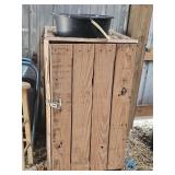 WOOD SHOW BOX & GROOMING SUPPLIES