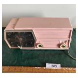 RCA Victor 8-C-5F Vacuum tube clock radio