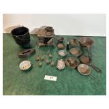 Dollhouse Cast iron grill, cast iron pot &