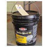 Black Jack DRIVE-MAXX 200 Driveway Filler & Sealer