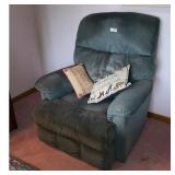 Green Recliner Chair w Pillows