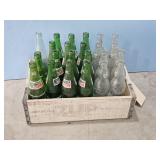 WOOD 7UP CRATE W/GLASS POP BOTTLES