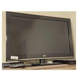 LG 32' Flat Screen TV with DVD Player and Remote