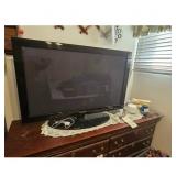 Samsung 32' Flat Screen TV with Stand and Accesso