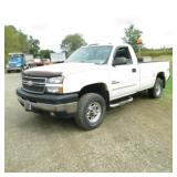 2005 CHEVROLET 2500HD SILVERADO 4X4 PICKUP TRUCK