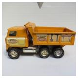 ERTL 1/24TH HYDRAULIC DUMP TRUCK