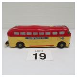 SAUNDERS (1/32ND) VINTAGE PLASTIC BUS