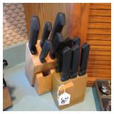 FARBERWARE KNIFE SET (2)