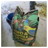 BIRD AND REPTILE LITTER