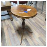 SMALL CIGARETTE STAND