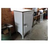PORCELAIN ANTIQUE GENERAL ELECTRIC FRIDGE