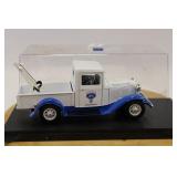ROAD SIGNATURE 1/18TH 1934 FORD TOW TRUCK