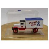 ERTL 1931 HAWKEYE CRACKER JACK COIN BANK