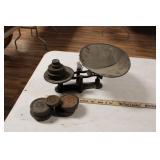 ANTIQUE SCALE W/ WEIGHTS
