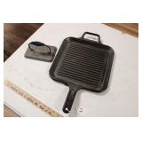 CRACKER BARREL CAST IRON GRIDDLE & MEAT PRESS