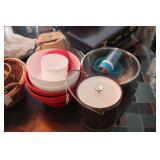 ASSORTED KITCHEN ITEMS