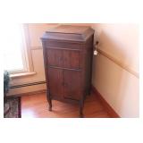 COLUMBIA GRAFONOLA GRAPHOPHONE W/ RECORDS