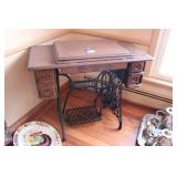 SINGER SEWING MACHINE