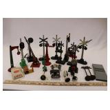 ASSORTED LIONEL & MORE CROSSING LIGHTS & MORE