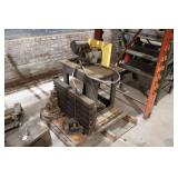 SMALL ELECTRIC LATHE W/ ACCESSORIES