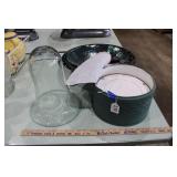 COLLECTIBLE PLATES & GLASS PIECE W/ BUBBLES