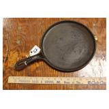 #8 GATEMARKED CAST IRON  ROUND GRIDDLE