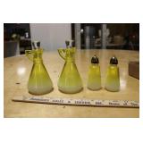 ANCHOR HOCKING VASELINE CRUET SET