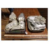 CAKE MOLDS & METAL BAKING DISHES