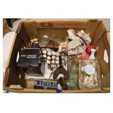 BOX OF ASSORTED DECOR