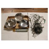 DOG BOWLS, STAKES & LEASHES