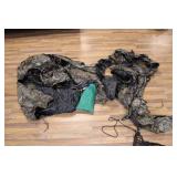 FIELD & STREAM HUNTING BLIND & STAKES