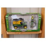 GEARBOX LTD. EDIT. 1912 FORD MODEL T & WAYNE PUMP