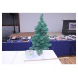 CHRISTMAS NESTING JARS & TREE